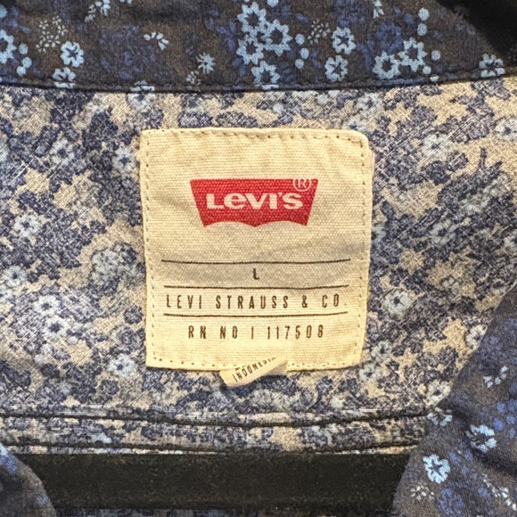 Levi's Men's Navy Floral Button Down Shirt - Picture 2 of 4